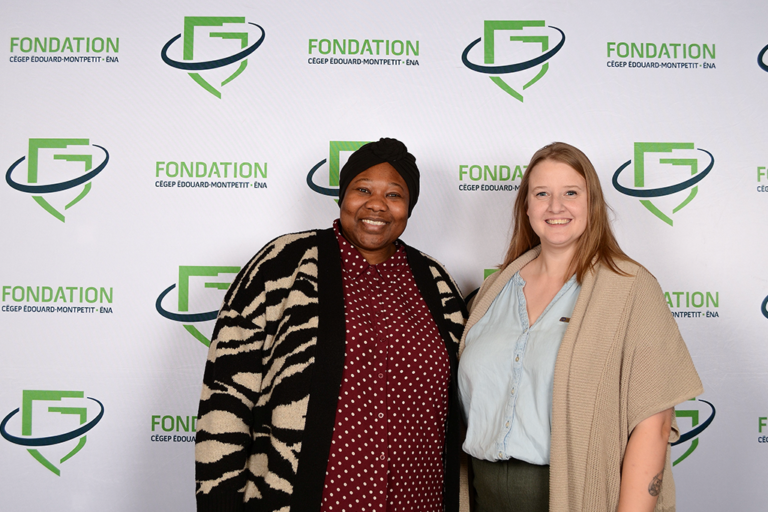 Bourse d’excellence de l’Ordre des opticiens d’ordonnances du Québec remise à Binta Diallo, Ordre des Opticiens | d’ordonnances du Québec